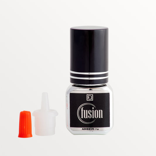 Fusion Wimpernkleber Flasche in 5ml für professionelle Lashartisten , schnelltrocknend und flexibel anpassbar. auch für niedrige luftfeuchtigkeit perfekt inkl Nadel und Kappe