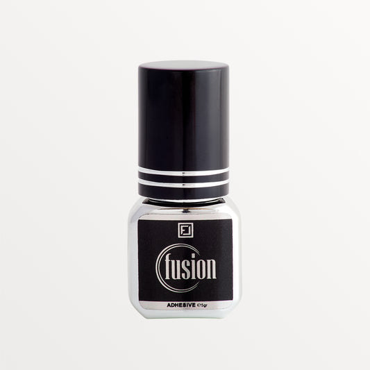 Fusion flawless Wimpernkleber 5ml für professionelle Master Lashartisten , schnelltrocknend und flexibel anpassbar.