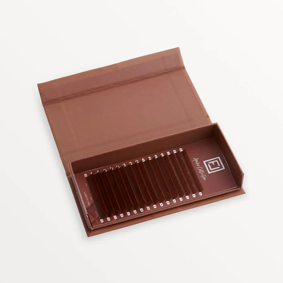 seitenansicht braune wimpern lashextensions flawless lashes by loreta luxury design box