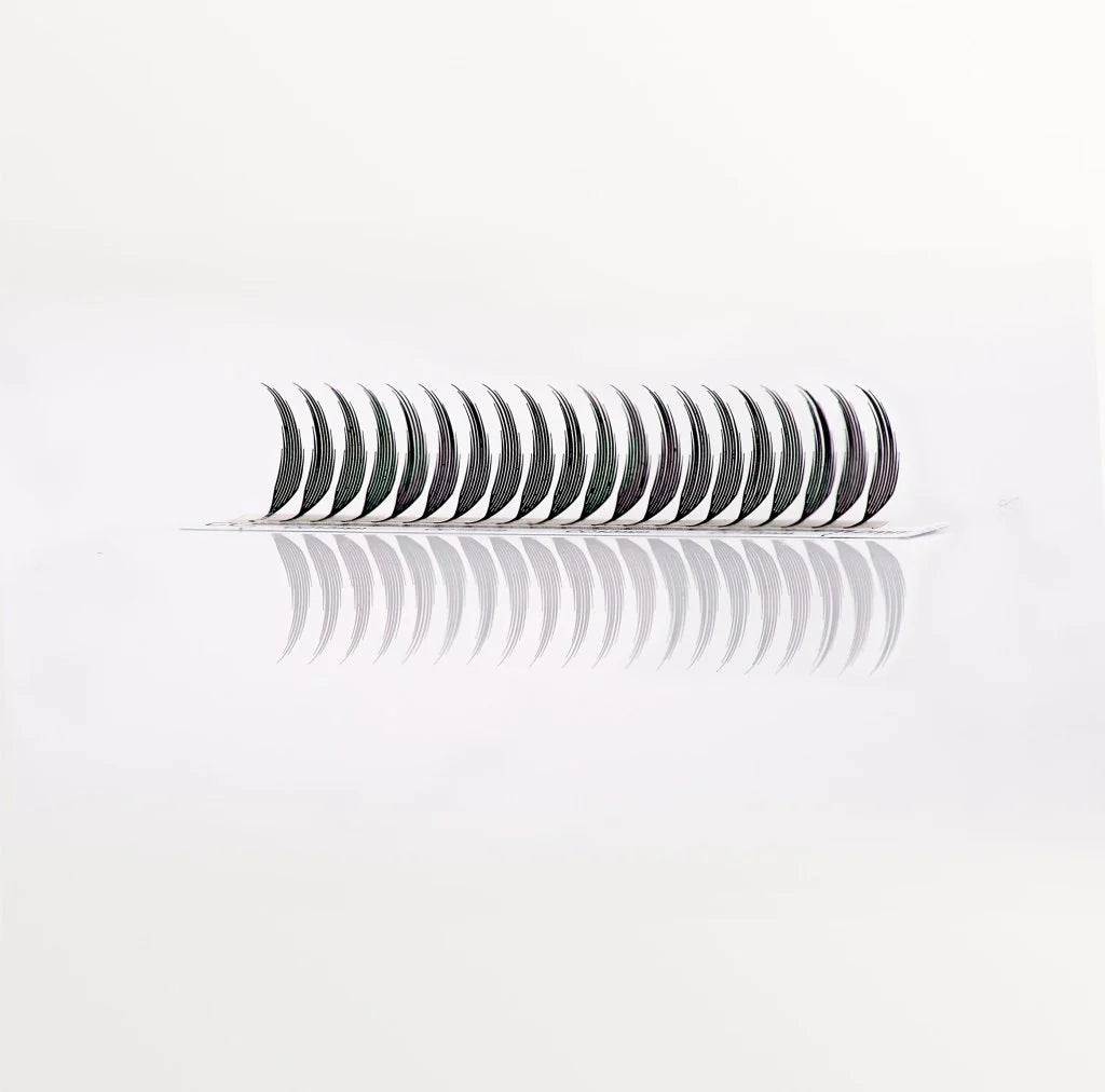 Anime Lashes Spiky Premade Fans, seitliche Ansicht, Manga Style Lash Extensions, Detailaufnahme