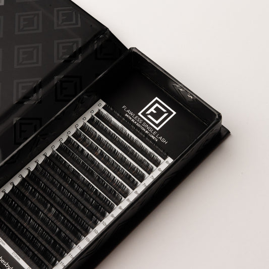 nahaufnahme von seite 0,10 wimpern von flawless lashes by loreta germany für einzeltechnik und volumentechnik