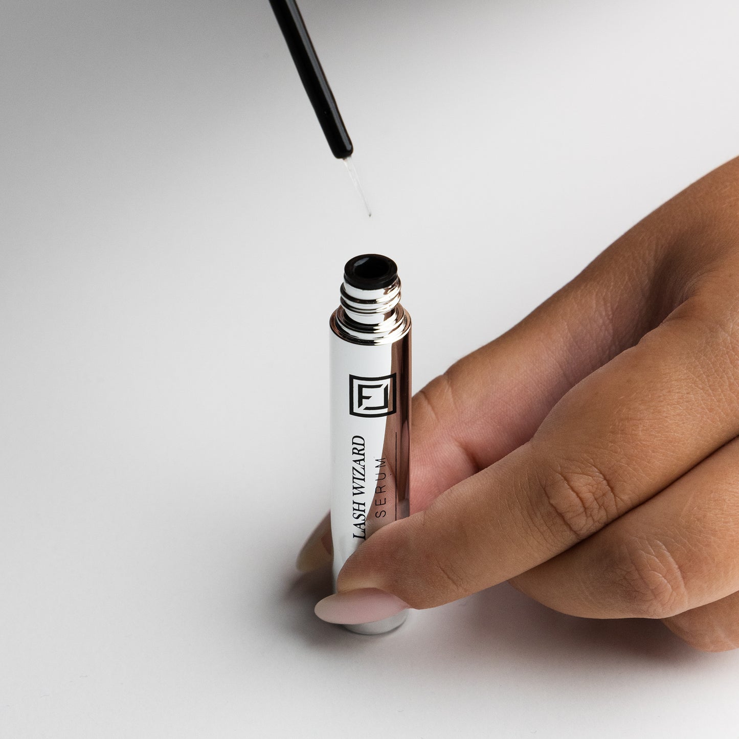 lash&Brow Serum hormonfrei made in Germany ohne Wimpernausfall nach Absetzen und vegan zertifiziert.