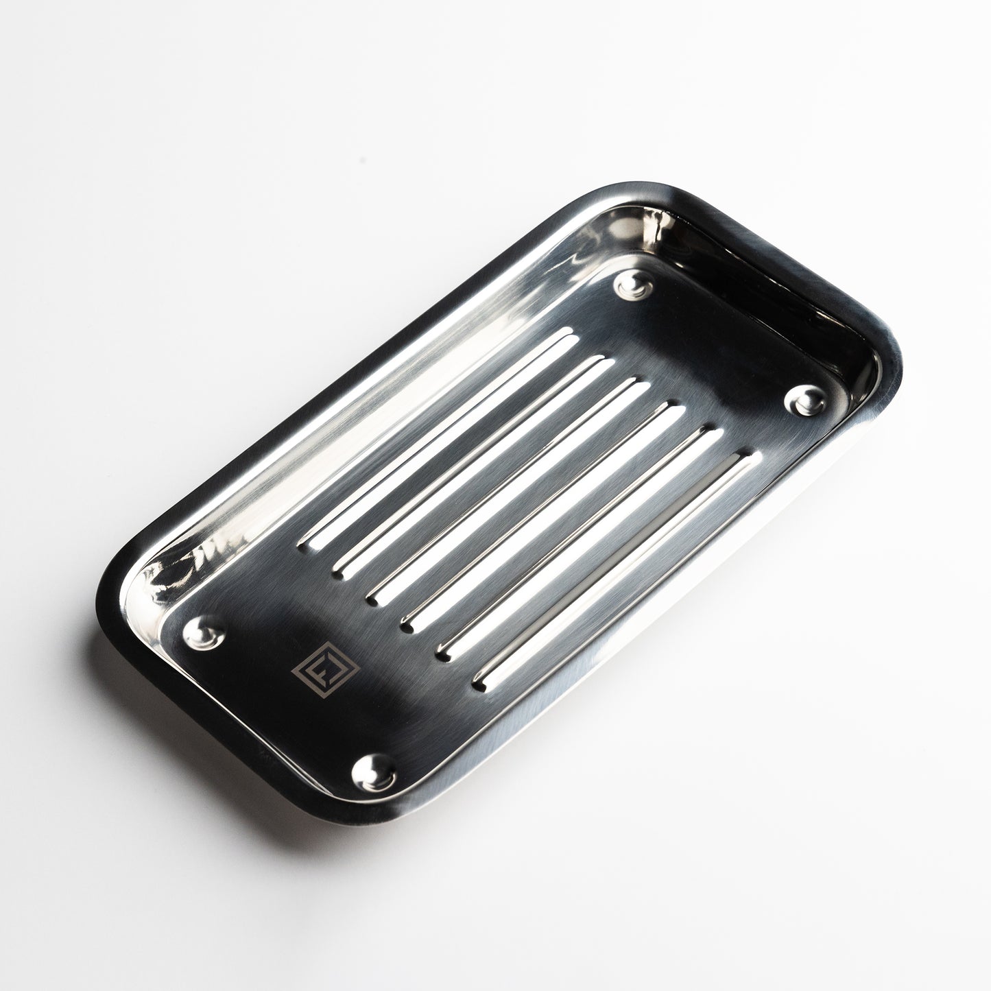 metall tray seitliche Ansicht für Wimpern und Lashlift utensilien undn Zubehör in edlem Design
