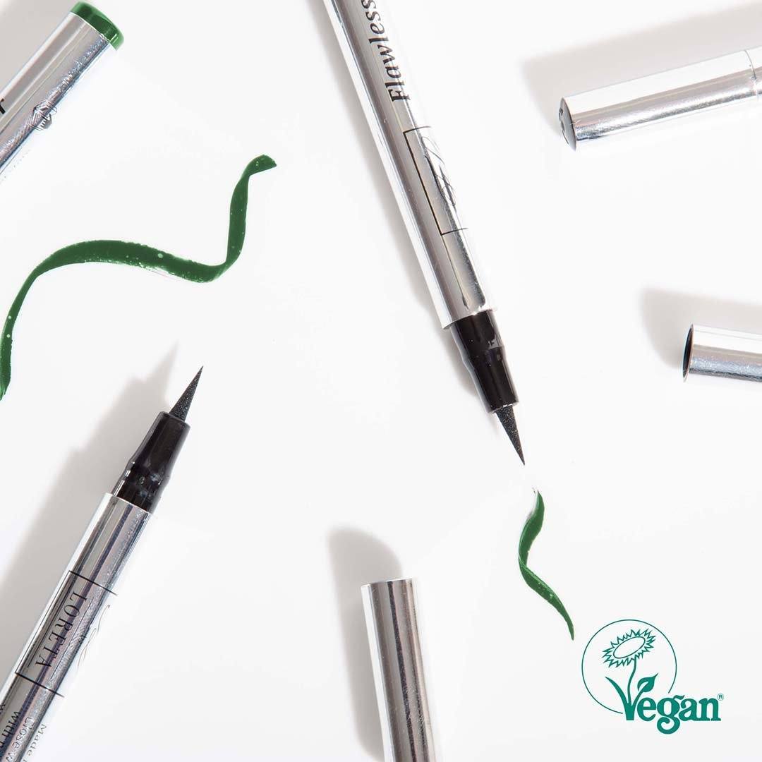Flawless-Lashes eyeliner nahaufnahme mit offener spitze in flüssig made in deutschland