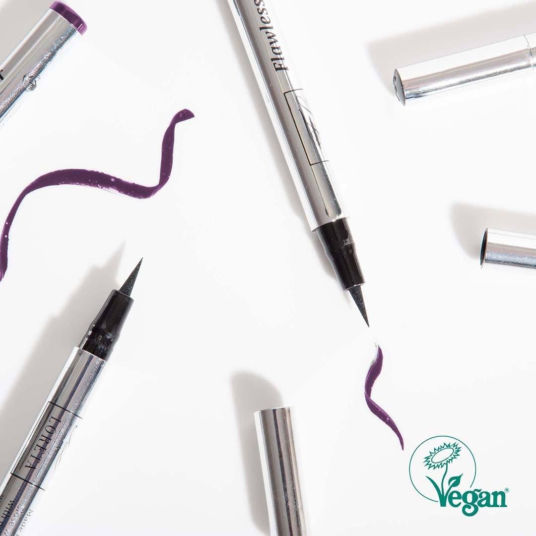purple-eyeliner_von flawless für lashextensions nahaufnahme.