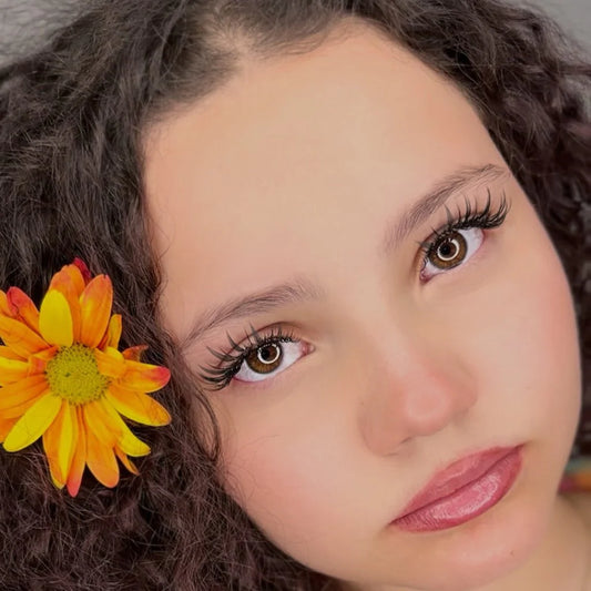 Wimpernverlängerung Anime Lashes Manga Style Spiky Look, Modellfoto